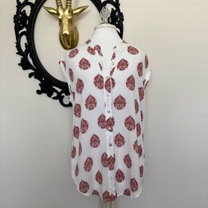 White Crow White with Dark Red Pattern Sleeveless Blouse